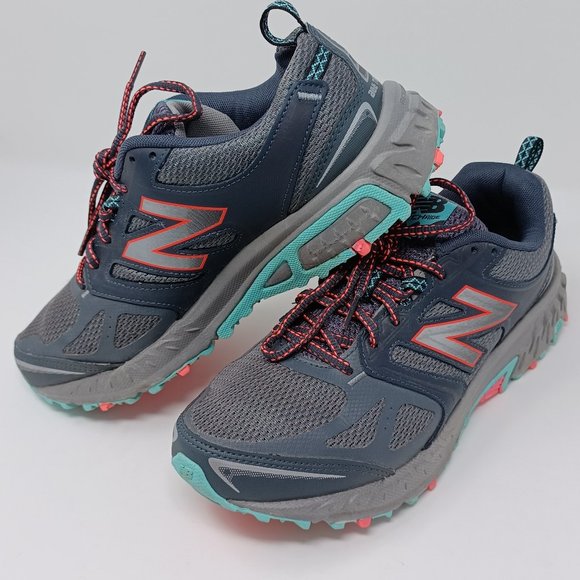 New Balance Shoes New Balance 42 V3 Womens Trail Running Shoes
